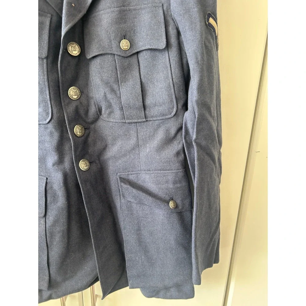 Vintage US Air Force Blue Service Dress Uniform Jacket A1C Insignia 39R‎